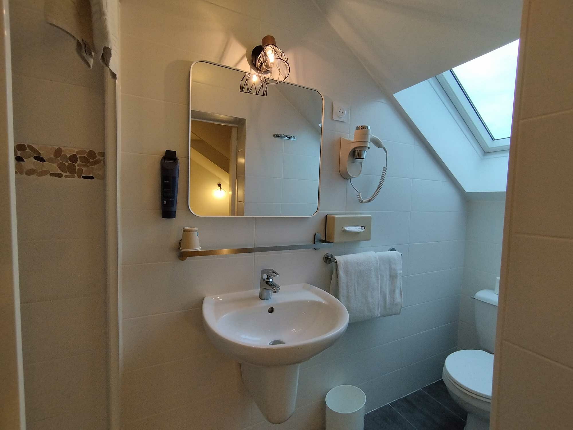 Salle de bain - Chambre Triple - Chambre n°18